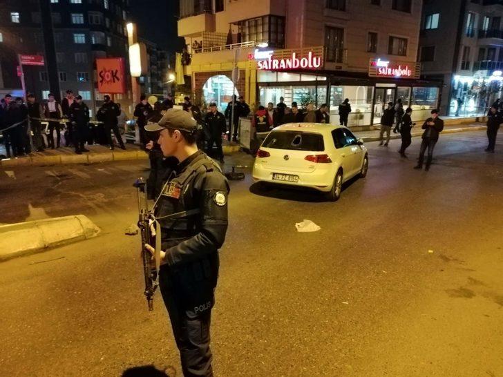 Maltepe'de polisi alarma geçiren olay! Otomobil kurşun yağmuruna tutuldu: 2 ağır yaralı G3