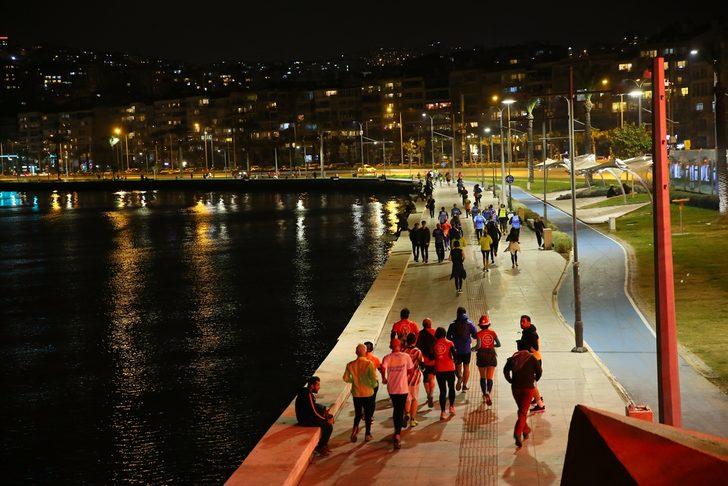 İzmir'de "en uzun gece" koşusu düzenlendi G2