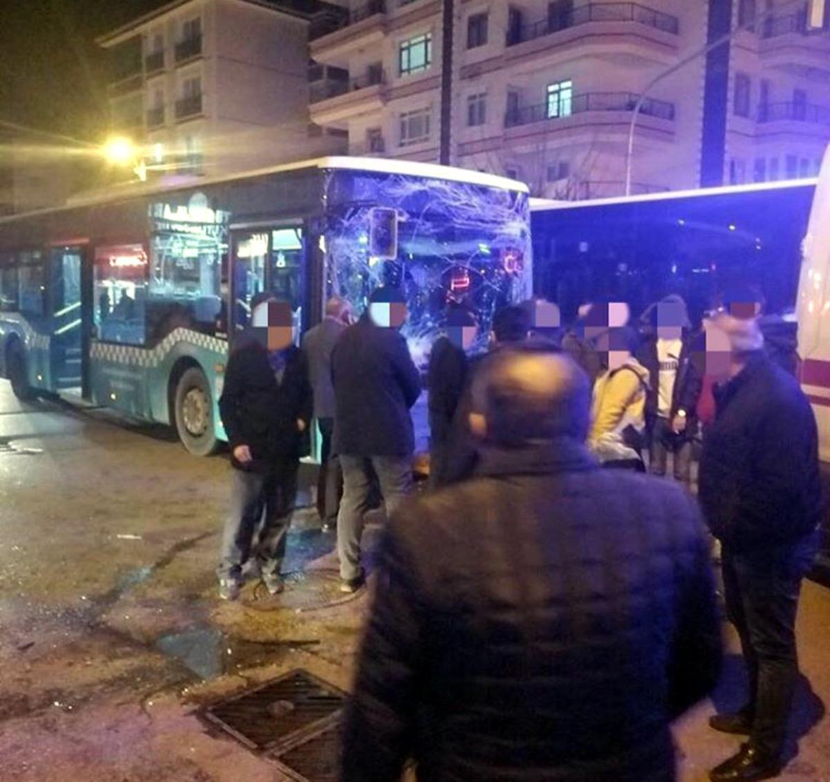 Servis minib&uuml;s&uuml;, halk otob&uuml;s&uuml; ve otomobile &ccedil;arptı
