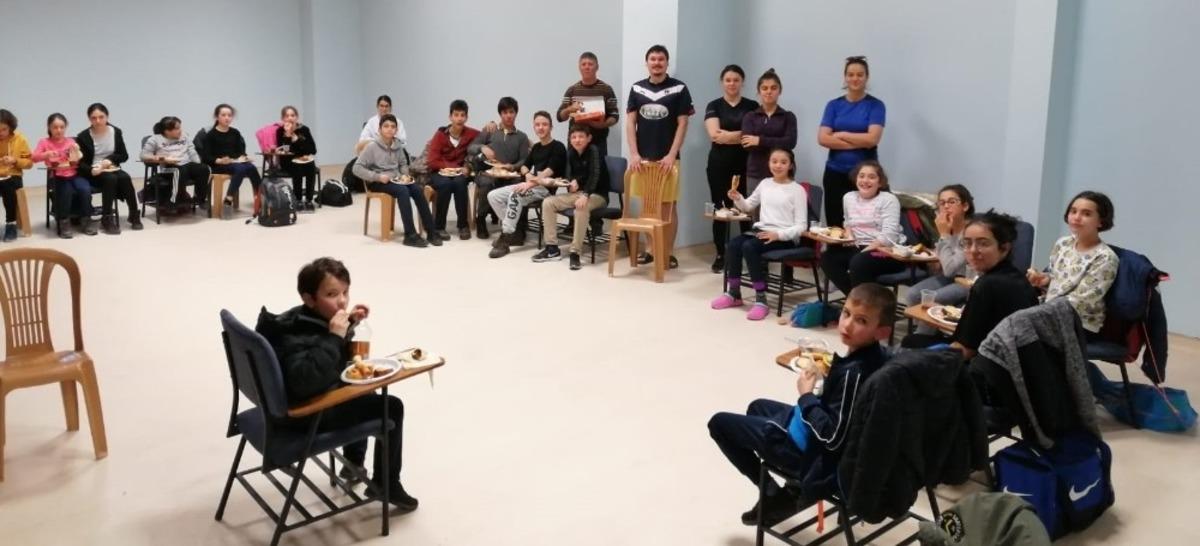 D&uuml;zceli y&uuml;z&uuml;c&uuml;ler Yerli Malı Haftasını kutladılar