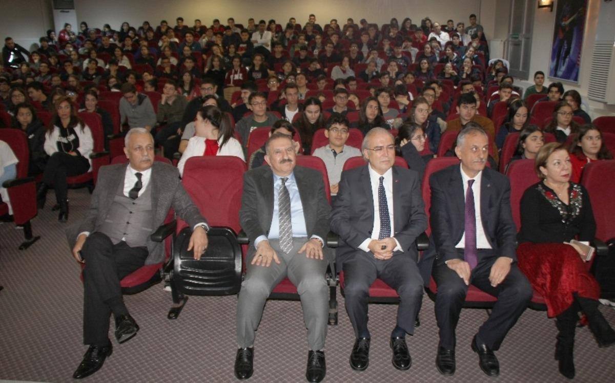 Halil Avcı, gen&ccedil;lerle buluştu