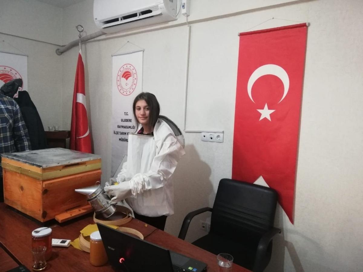 Uludere&rsquo;de &ouml;ğrenciler hem &ouml;ğreniyor hem de &uuml;retiyor