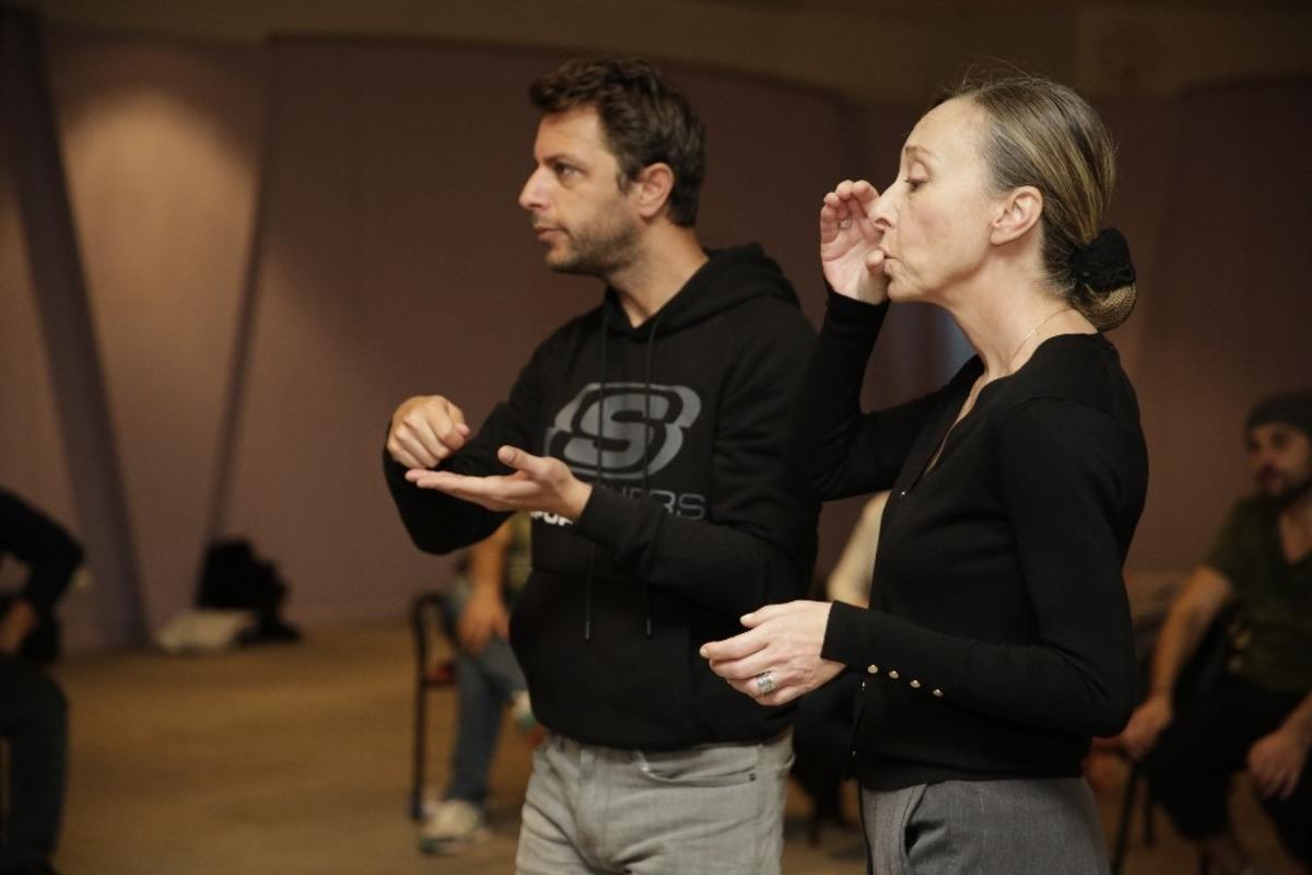 Antalya Şehir Tiyatrosu İstibdat Kumpanyası ile perdelerini a&ccedil;acak