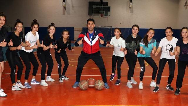 Basketbol aşkı için yüzlerce kilometre yol kat ediyor