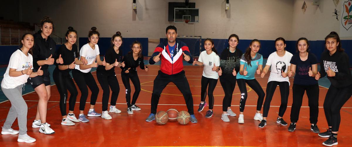 Basketbol aşkı i&ccedil;in y&uuml;zlerce kilometre yol kat ediyor