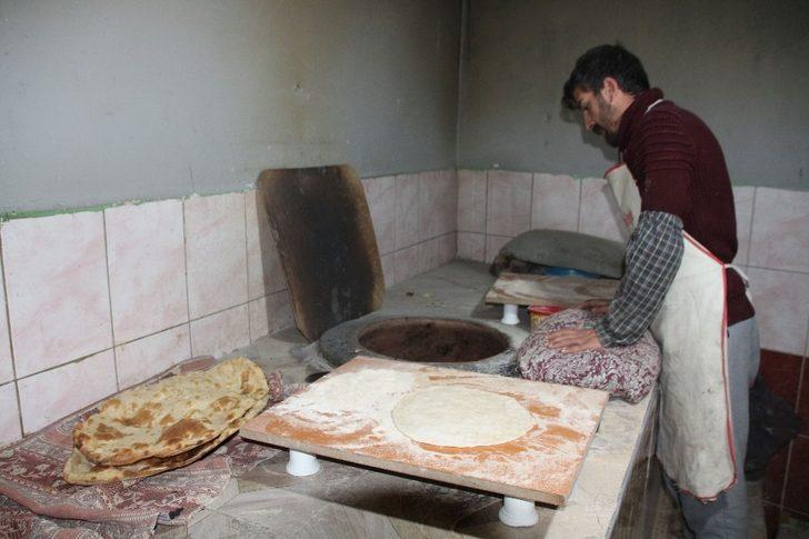 Varto’da tandır ekmeğine erkek eli değdi G2