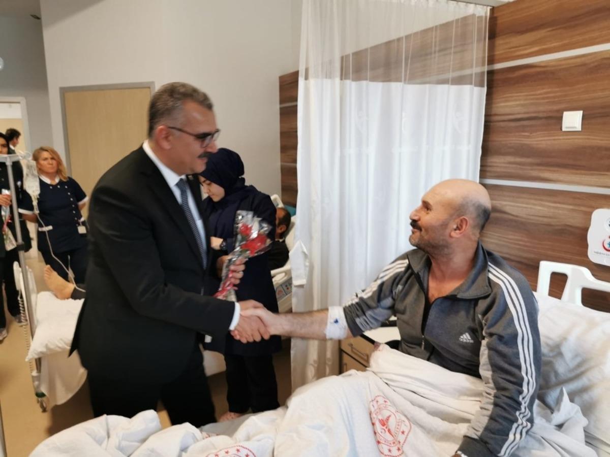 Ahlatcı&rsquo;dan hastane ziyareti