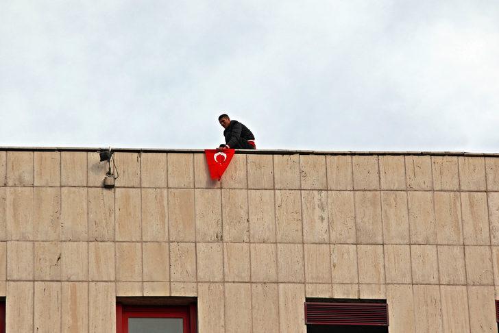 Samsun'da askerliğinin bitmesini istemeyen er intihara kalkıştı G3