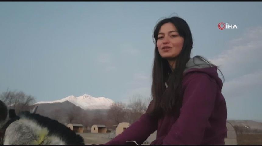 Sindelh&ouml;y&uuml;k&rsquo;te ata binmenin keyfi bir başka