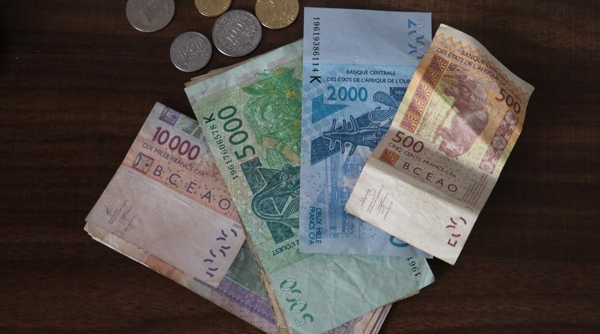 Batı Afrika'da sömürge mirası 74 yıllık para birimi tarihe karışıyor