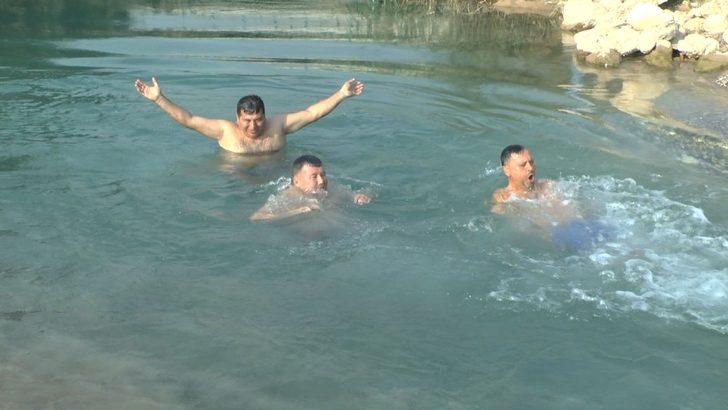 Mersin’de vatandaşlar denize girdi G5