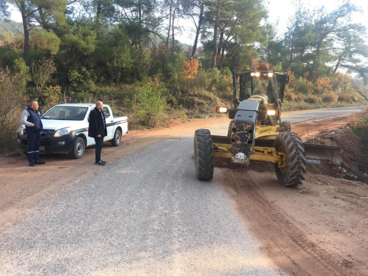 Manisa&rsquo;da yol bakım &ccedil;alışmaları devam ediyor
