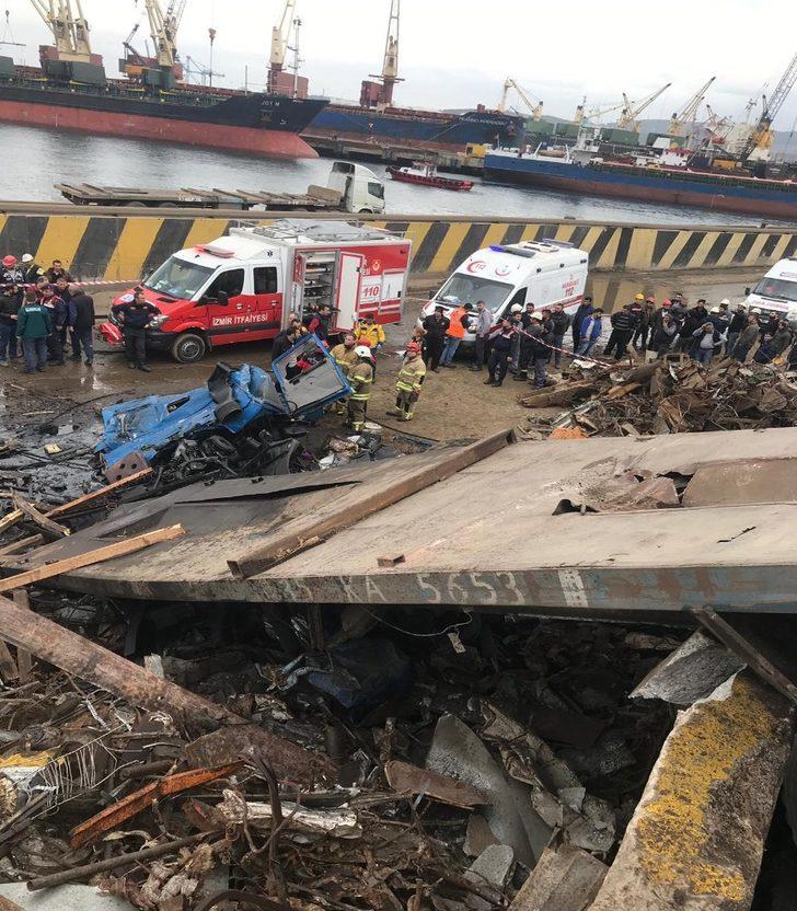 İzmir'de feci ölüm! TIR şarampole yuvarlandı G3