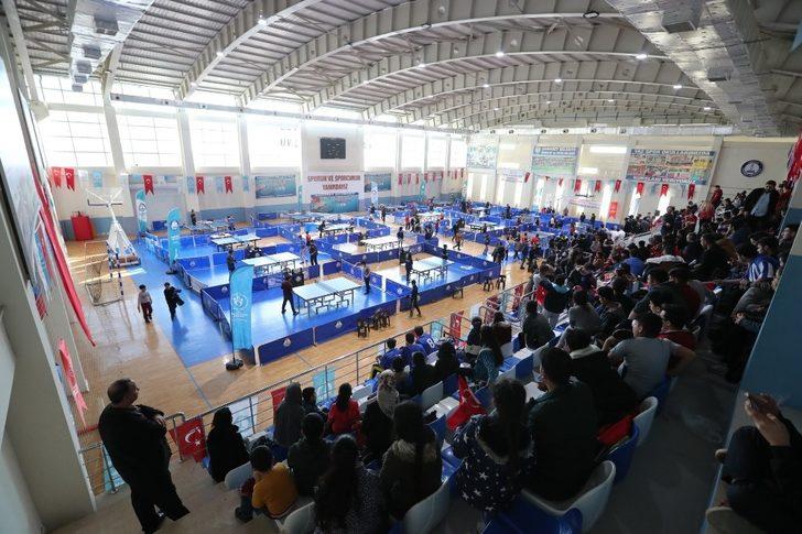 Şahinbeyliler raketlerini kurtuluş kupası için salladı G1