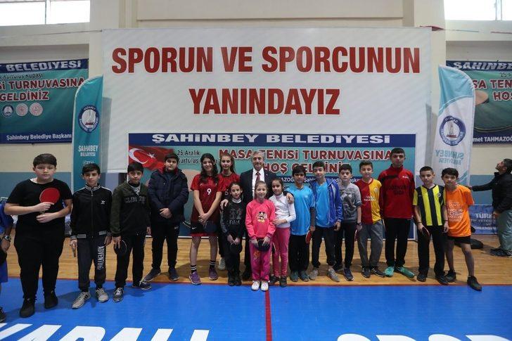 Şahinbeyliler raketlerini kurtuluş kupası için salladı G3