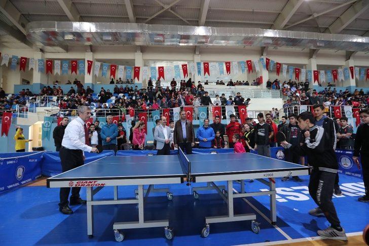 Şahinbeyliler raketlerini kurtuluş kupası için salladı G4