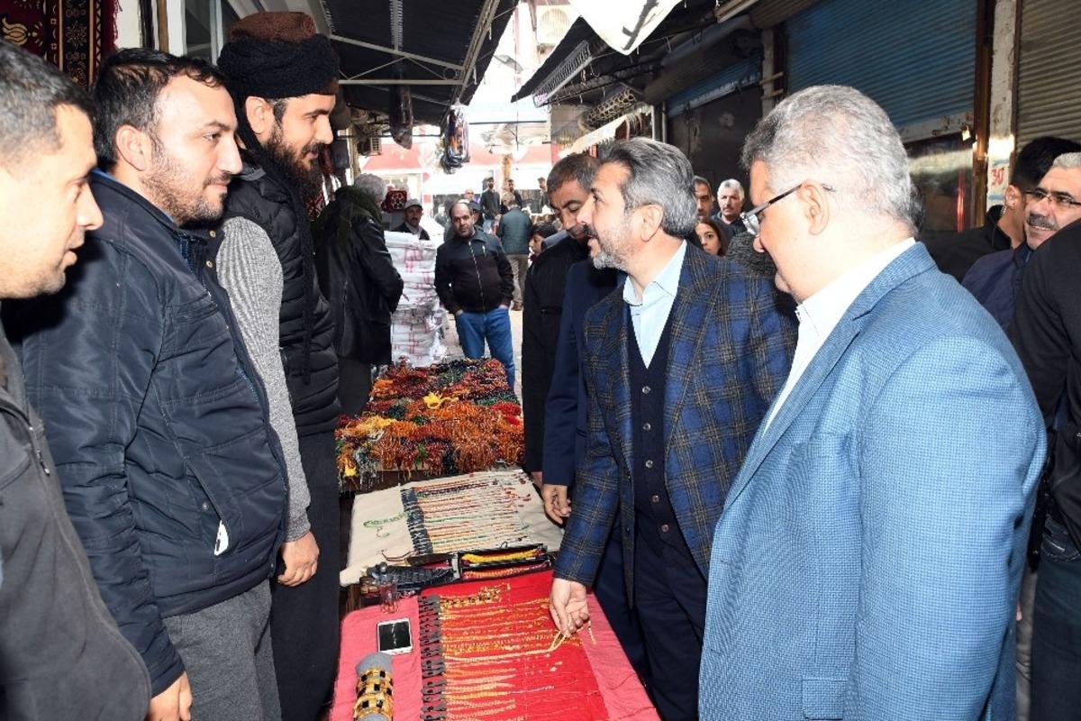 İl protokol&uuml; tarihi oturak&ccedil;ılar pazarında incelemelerde bulundu