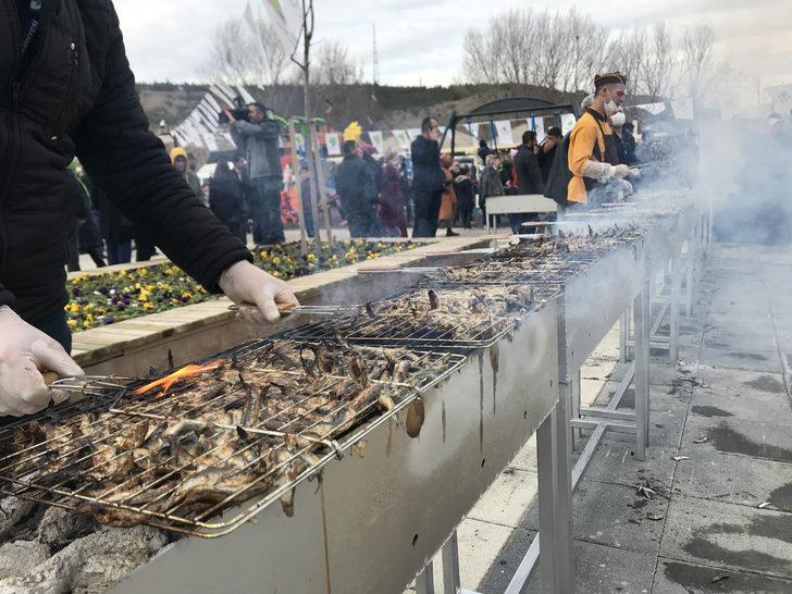 Ankara'da Balık Festivali! 2 ton hamsi 2 saatte bitti G2