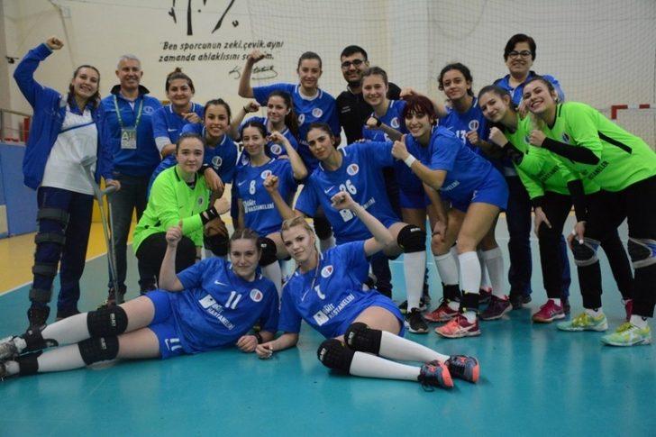 Anadolu Üniversitesi ilk devreyi lider tamamladı G1