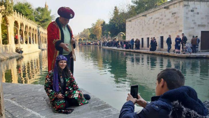 Şanlıurfa’da hafta sonu yoğunluğu! Turistler akın etti G1