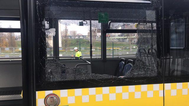 Otobüsün camını kıran Beşiktaş taraftarları gözaltına alındı