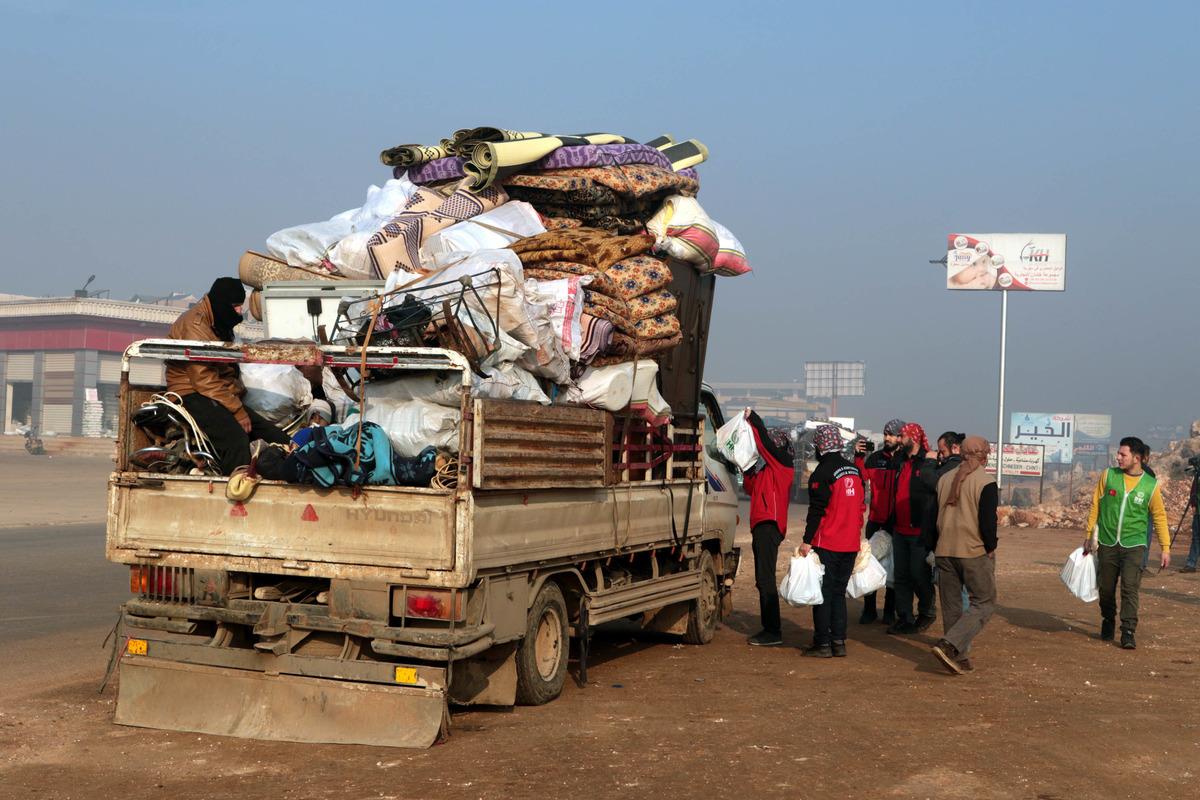 Suriye'den T&uuml;rkiye sınırına g&ouml;&ccedil; edenlerin sayısı 25 bin oldu (3)