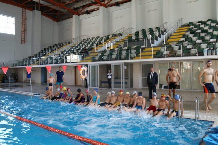 Beden dersleri havuzda yapılıyor, yüzme bilmeyen öğrenci kalmıyor G5