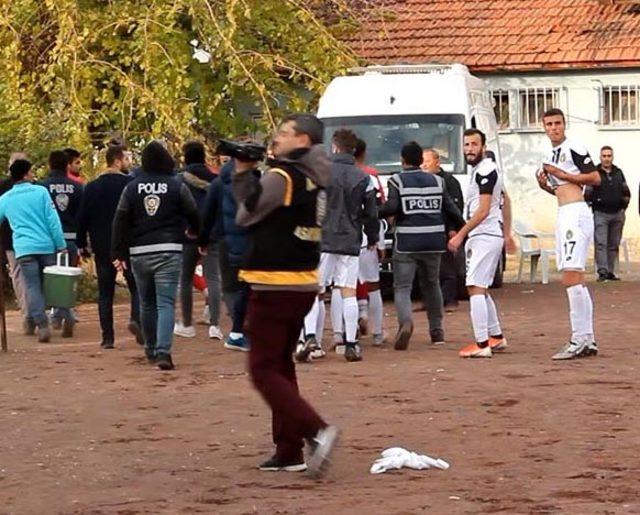 Alaşehir'deki maç sonunda sahada kavga çıktı