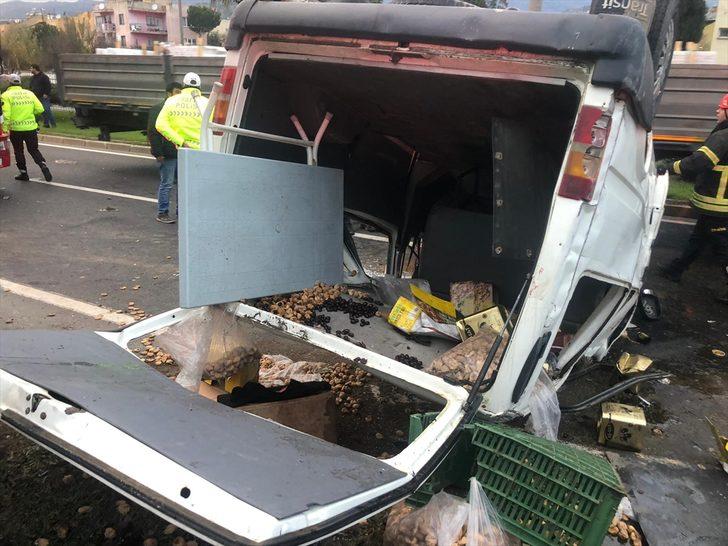 Aydın'da hafif ticari araca çarpan kamyonet devrildi: 1 ölü, 2 yaralı G1