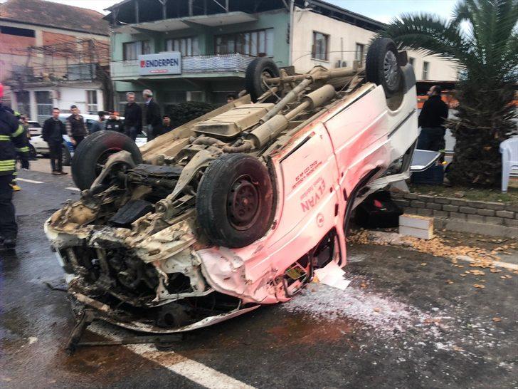 Aydın'da hafif ticari araca çarpan kamyonet devrildi: 1 ölü, 2 yaralı G3
