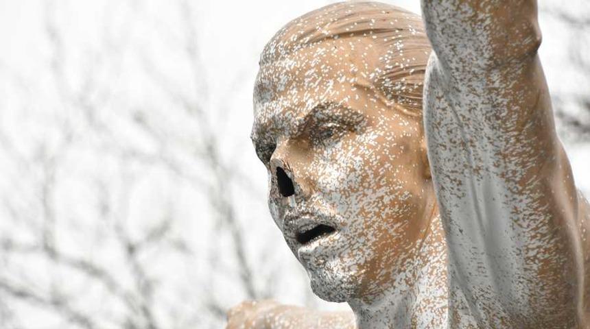 Ibrahimovic'in heykeline bir saldırı daha