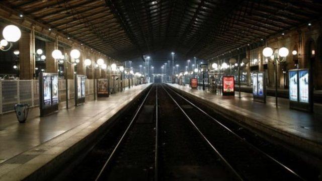 Paris'teki Gare du Nord tren istasyonu 5 Aralık^'ta başlayan grevde bomboştu