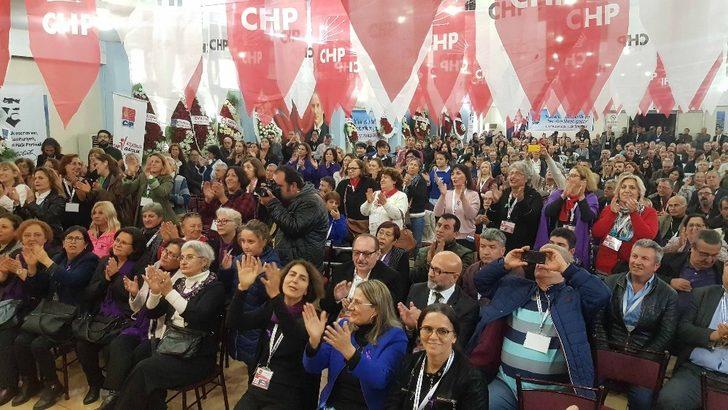 Kuşadası CHP’de Başkan Mehmet Gürbilek güven tazeledi G3