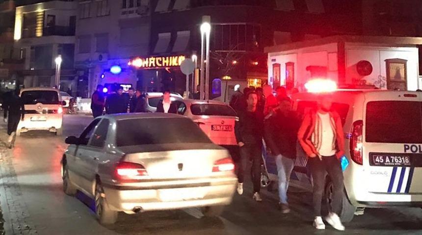 Manisa'da Fenerbahçe ve Beşiktaş taraftarları arasındaki kavgada 3 kişi yaralandı