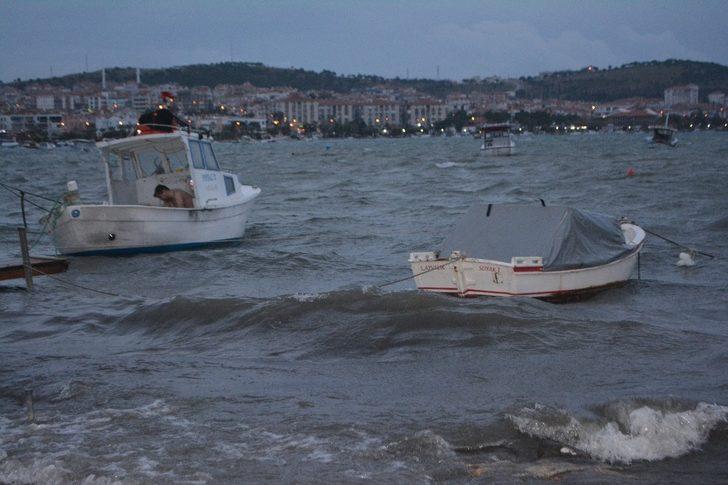 Ayvalık’ta şiddetli lodos etkili oluyor G3