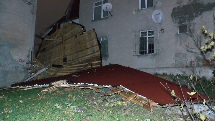 Sesi duyan dışarı fırladı! Lodos çatıyı duvarla birlikte söküp attı! G3