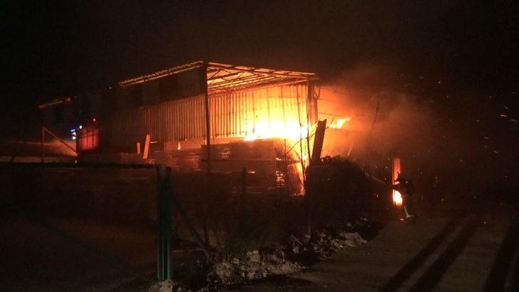 Bursa'da 3 fabrikayı küle döndüren yangın! G3