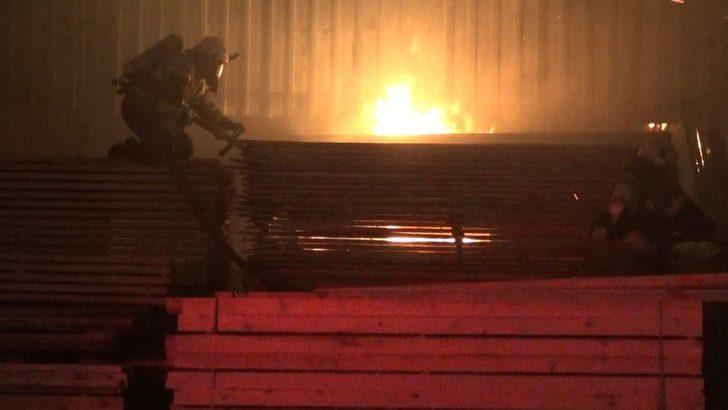 Bursa'da 3 fabrikayı küle döndüren yangın! G4