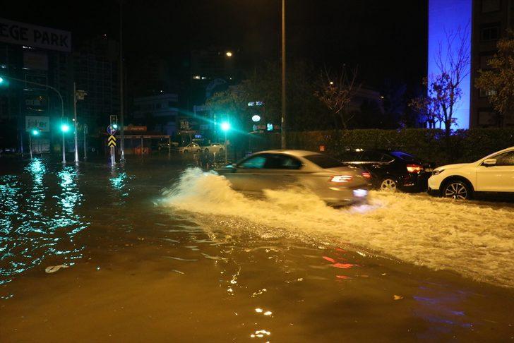 İzmir'de sağanak etkili oldu G3