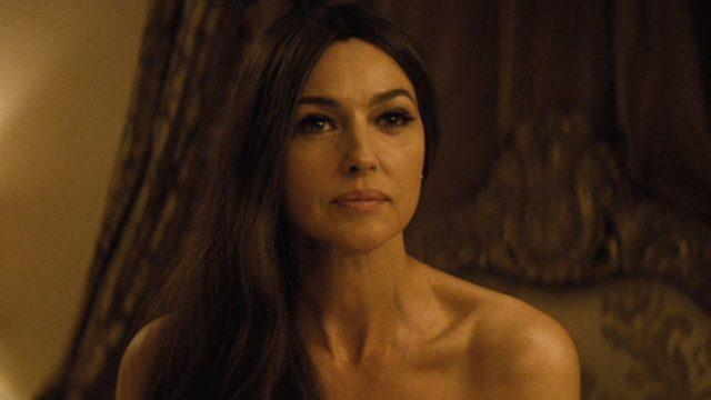 Monica Bellucci, Fransız dergisi için çıplak poz verdi