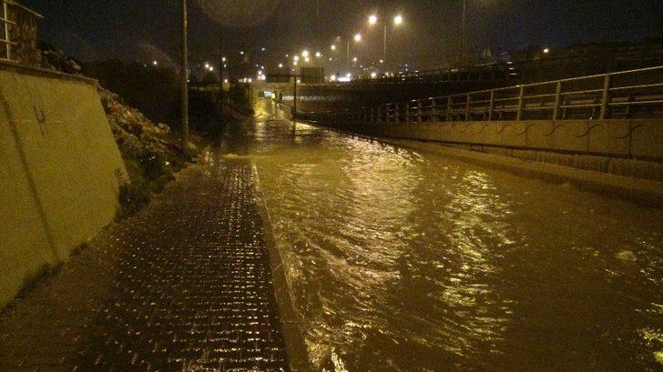 Kuşadası‘nda  sağanak yağış ve fırtına etkili oldu G1