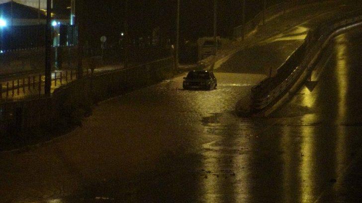 Kuşadası‘nda  sağanak yağış ve fırtına etkili oldu G2