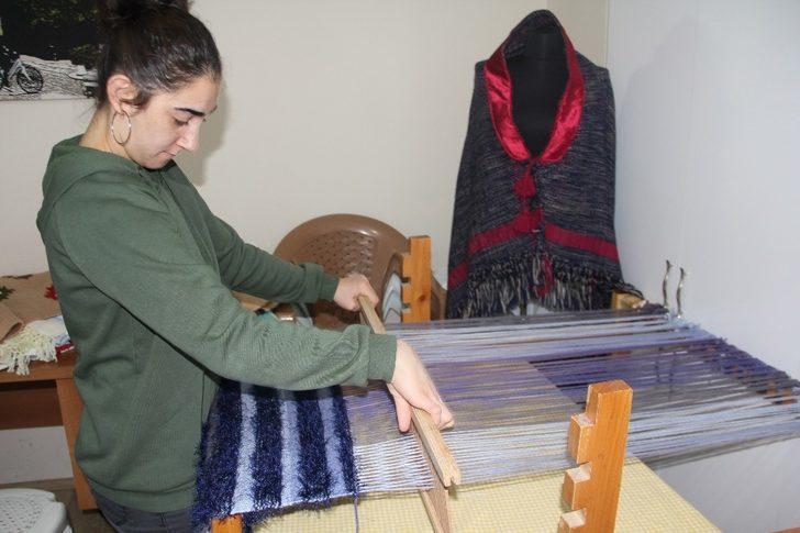 Dokuma tezgahlarında hayatlarını dokuyorlar G3