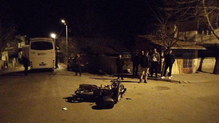 Motosiklet parçalara ayrıldı, 2 kardeş yaralandı G2