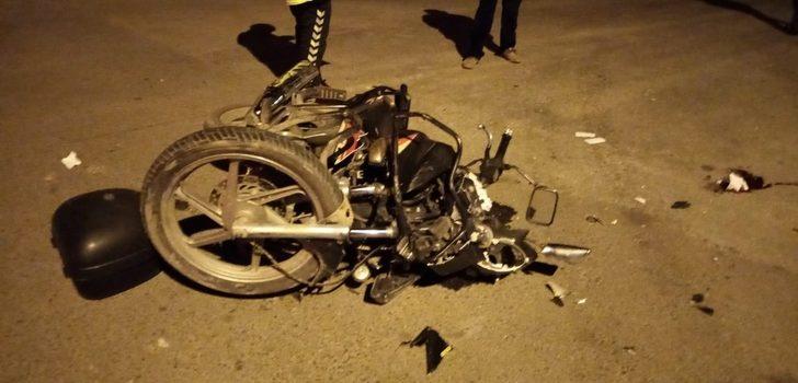 Motosiklet parçalara ayrıldı, 2 kardeş yaralandı G1