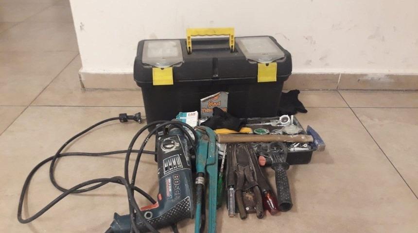 Hırsızlar su&ccedil;&uuml;st&uuml; yakalandı