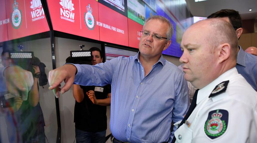 Ülkeyi sarsan yangın devam ederken tatile giden başbakandan özür