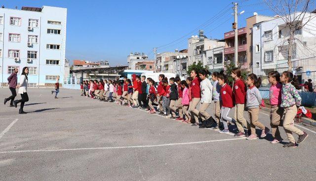 Mersin Büyükşehir Belediyesi, çocuk halk dansları topluluğu kuruyor