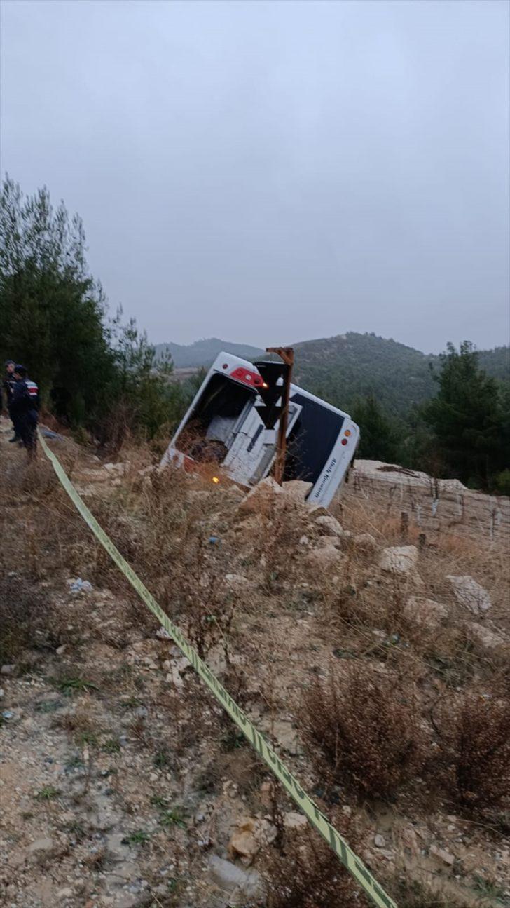 Denizli'de midibüs şarampole devrildi: 1 ölü, 20 yaralı G2