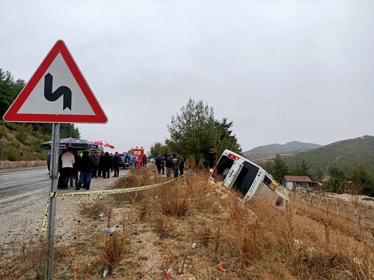 Denizli'de midibüs şarampole devrildi: 1 ölü, 20 yaralı G3